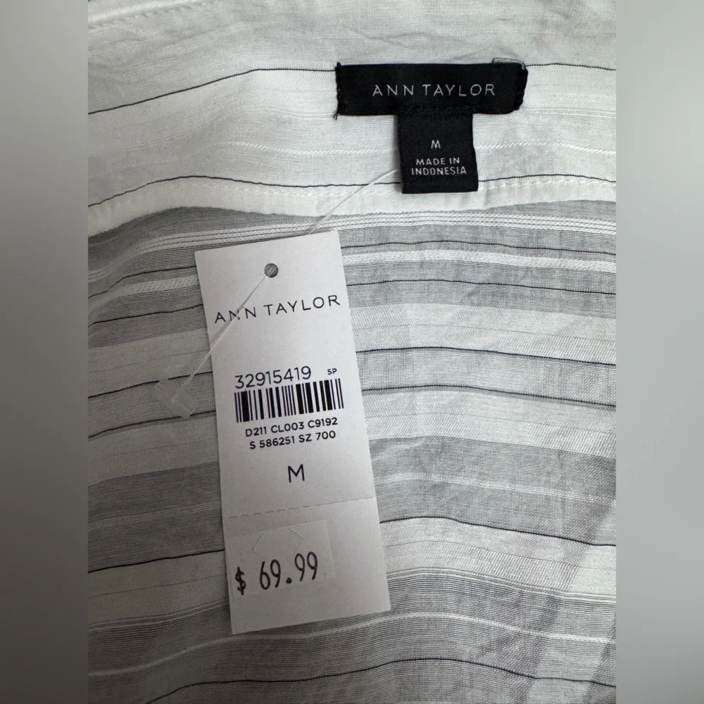 Ann Taylor Women's White Striped Top Size M NWT - Picture 3 of 4